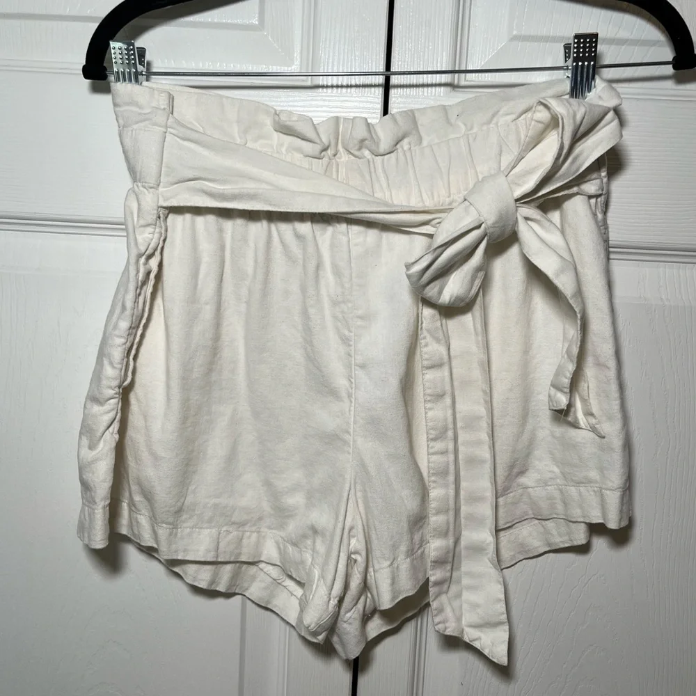 White Abercrombie and Fitch Linen Style Shorts Size M